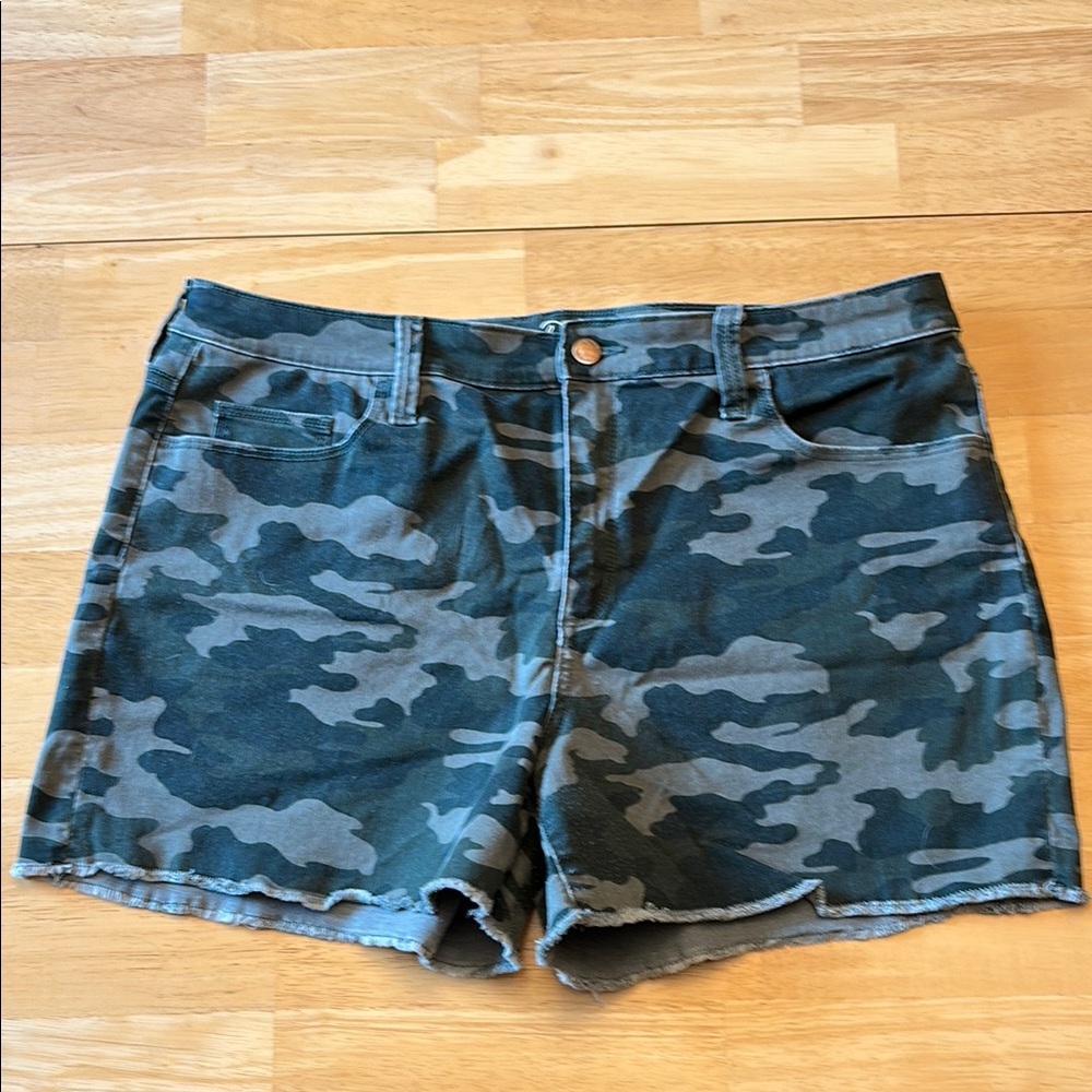 Universal Thread Camo Print Jean Shorts